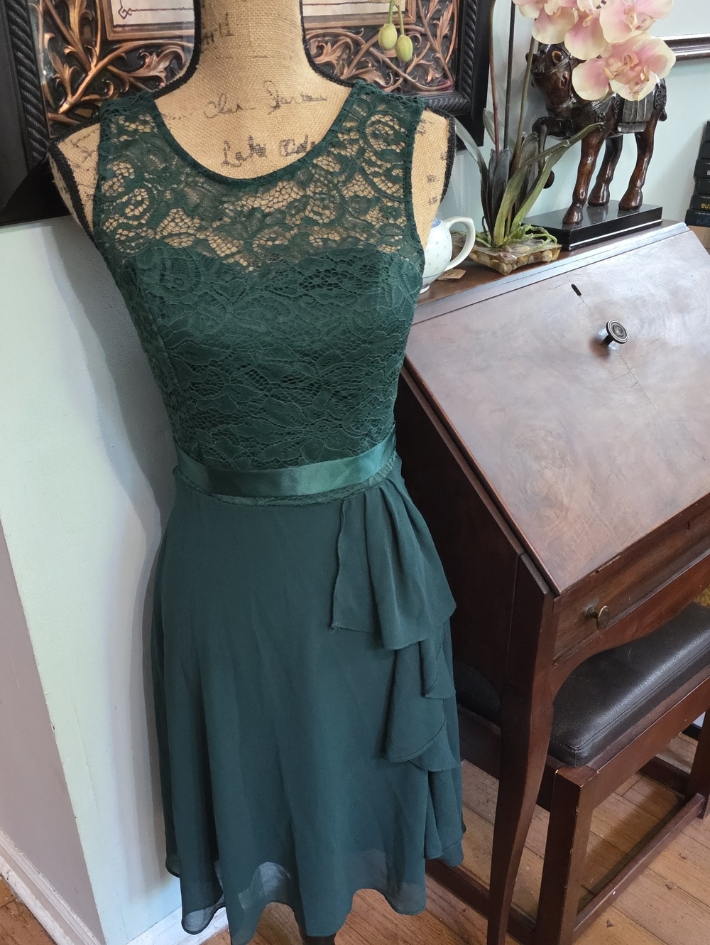 Sleeveless Lace Bodice Midi Dress in Deep Green